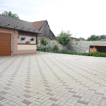 V Sukromi 85 Suteren