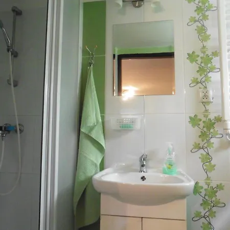 V Sukromi 85 Suteren Apartmán