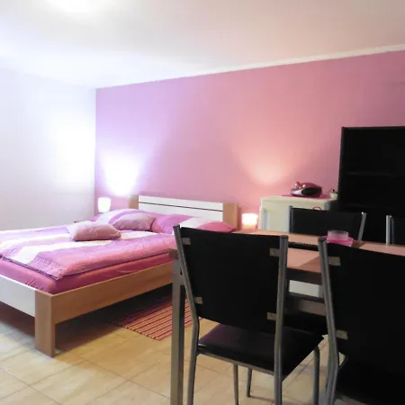 V Sukromi 85 Suteren *