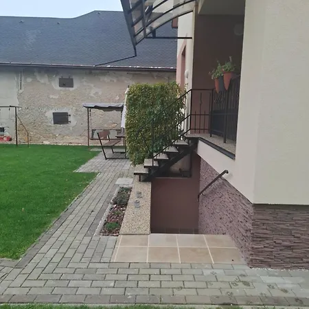 V Sukromi 85 Suteren Apartmán *